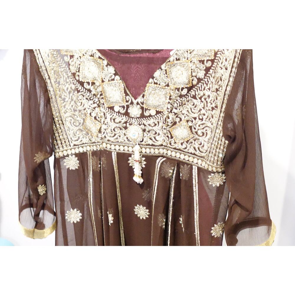 Ornate Gold appliques on Brown Kufta Dress/Saree Blouse - Picture 3 of 9